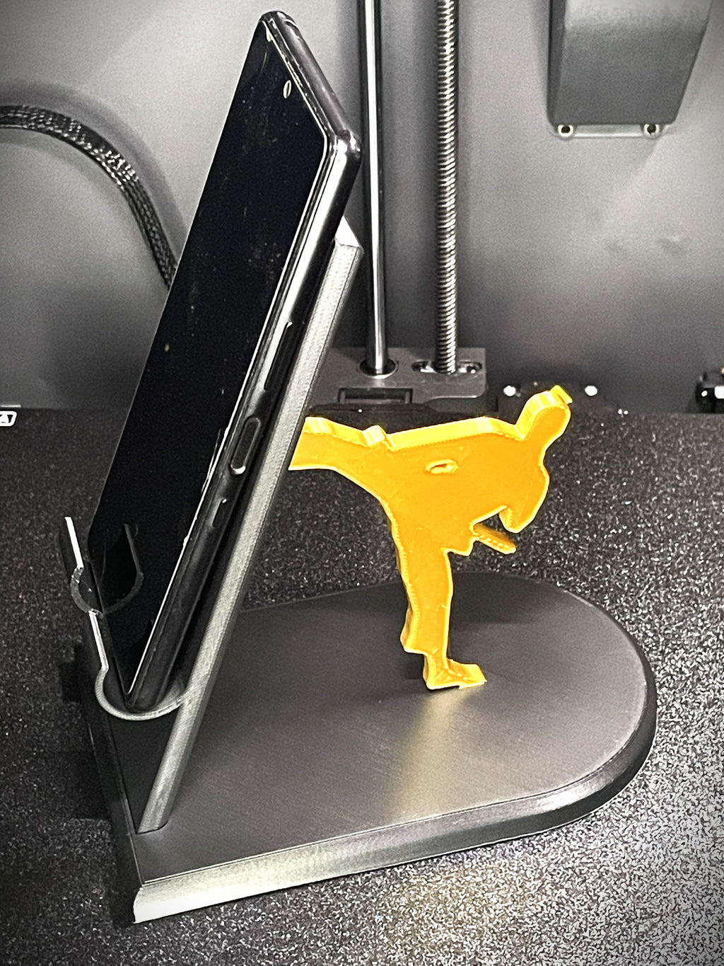Kickboxer desktop phone holder STL File - klmarket.uk